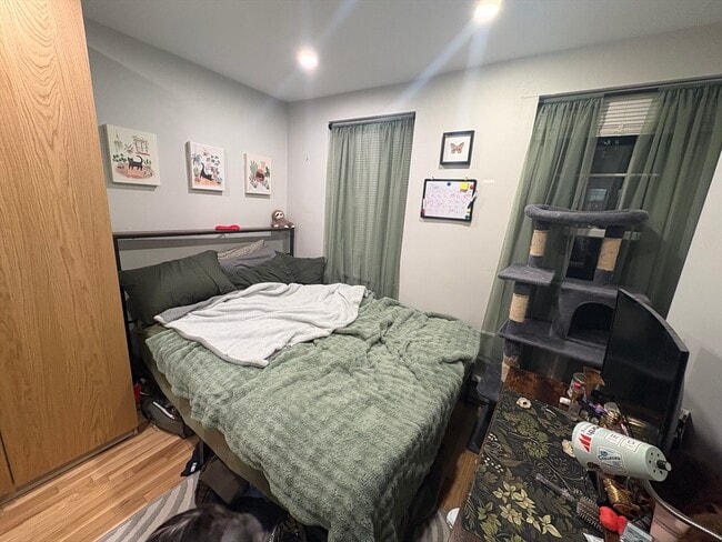 Building Photo - 54 Melrose St