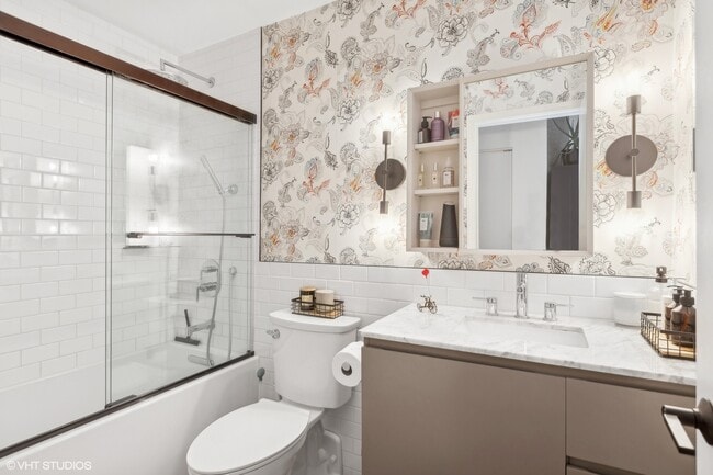 Building Photo - 758 N Larrabee St