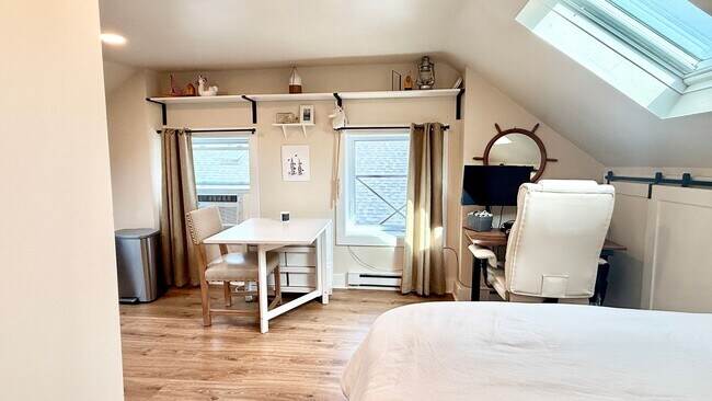 Building Photo - All Inclusive West End Condo-Fully Furnished with Parking!