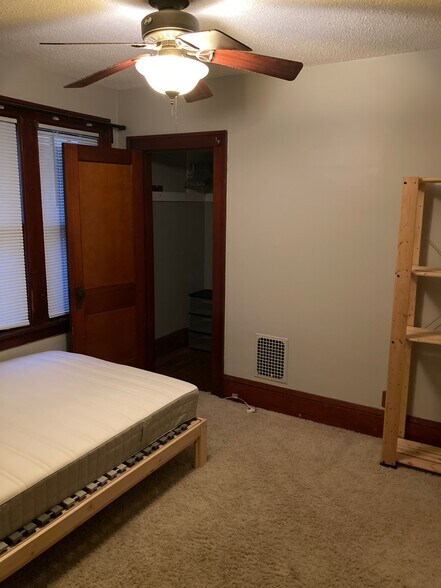 Building Photo - 443 Snelling Ave S
