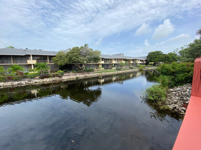 Building Photo - 600 Neapolitan Way