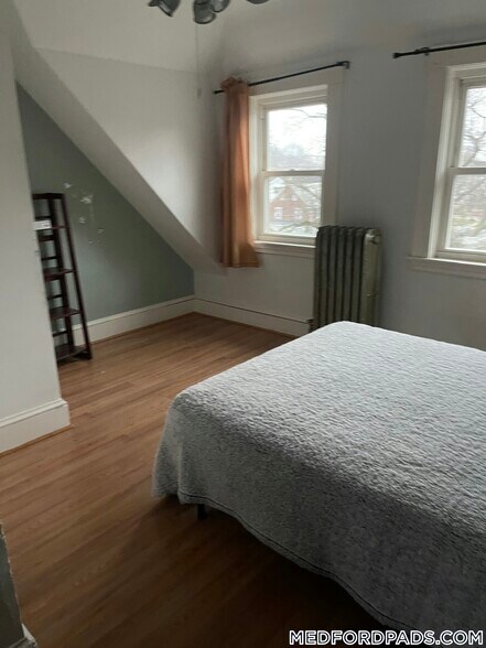 Building Photo - 124 Forest St