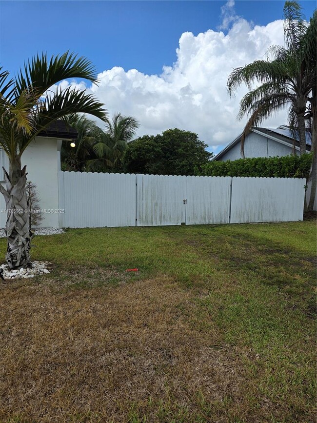 Building Photo - 16520 SW 294th Terrace