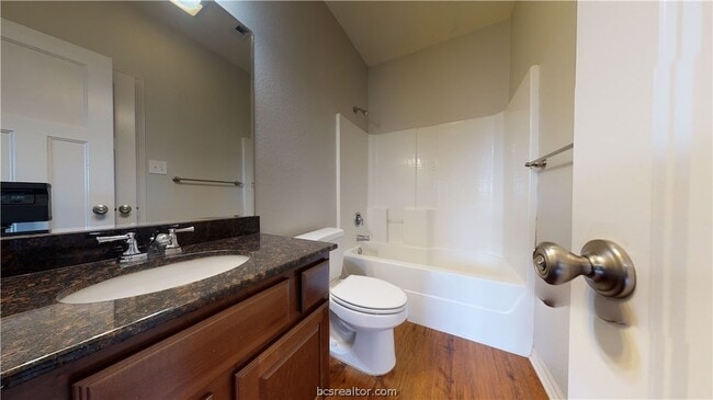 Building Photo - 2501 Horse Shoe Dr