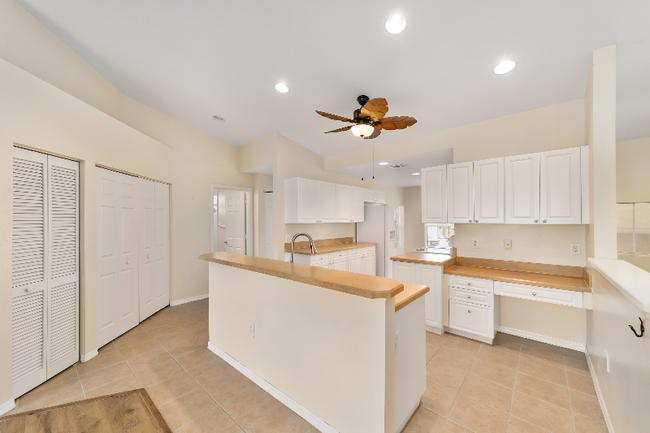 Building Photo - 5436 Admiral Way