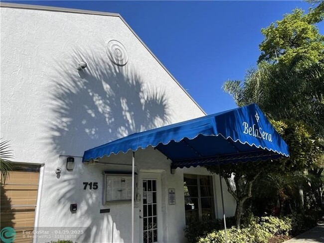 Building Photo - 711 N Pine Island Rd