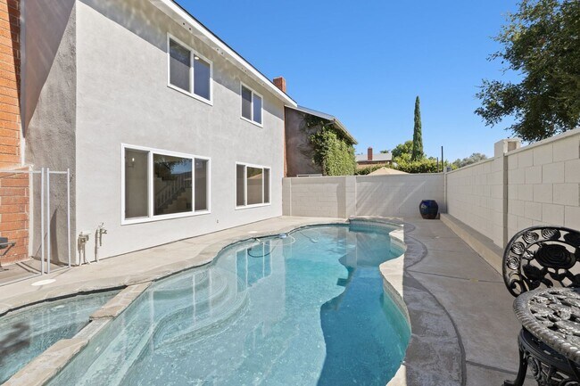 Building Photo - Beautifully Updated Home in Lake Lindero