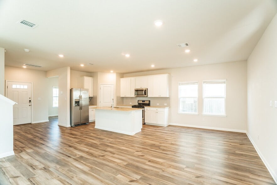 Building Photo - 119 Oakdale Meadows Ln