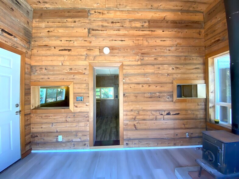 Building Photo - 110 Puyallup Dr