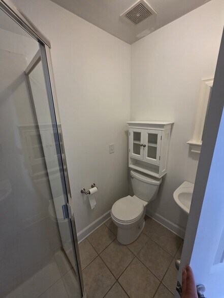 Building Photo - 7025 Sunnywood Dr