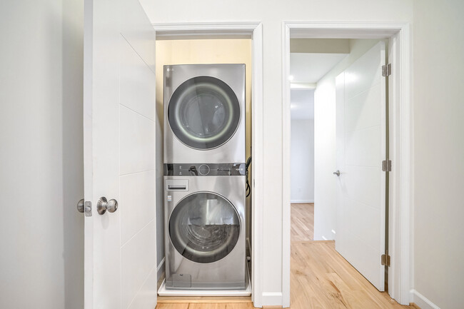 Second Floor-Washer/Dryer Set - 951 25th St NW