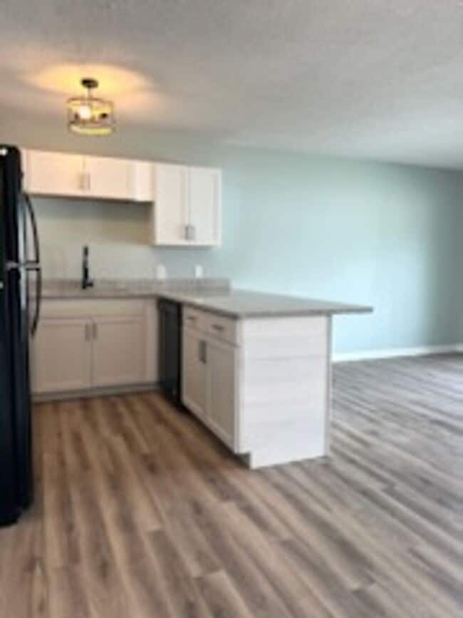 Building Photo - Fairway Village Beautifully Upgraded Condo (Island Green)