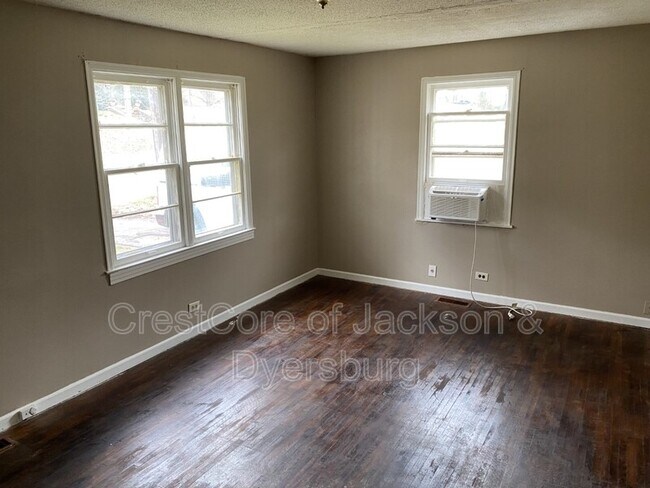 Building Photo - 610 Troy Ave