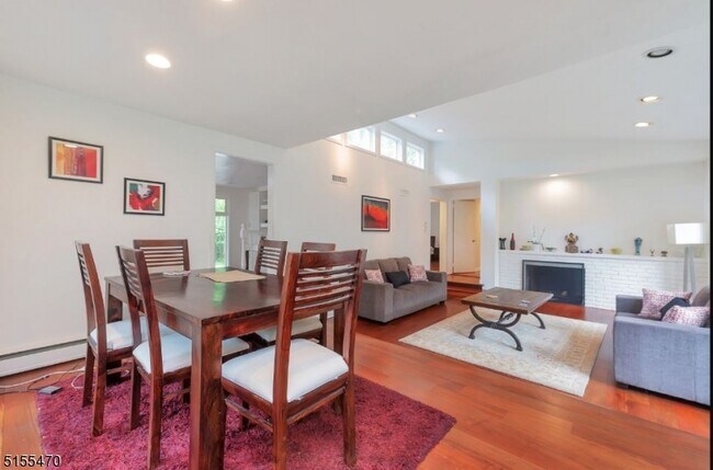 Building Photo - 27 Great Hills Terrace