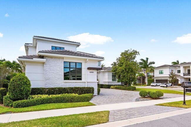Building Photo - 6990 NW 27th Ave