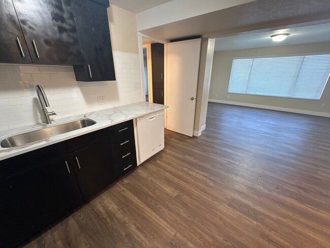 Building Photo - 750 E 1350 S