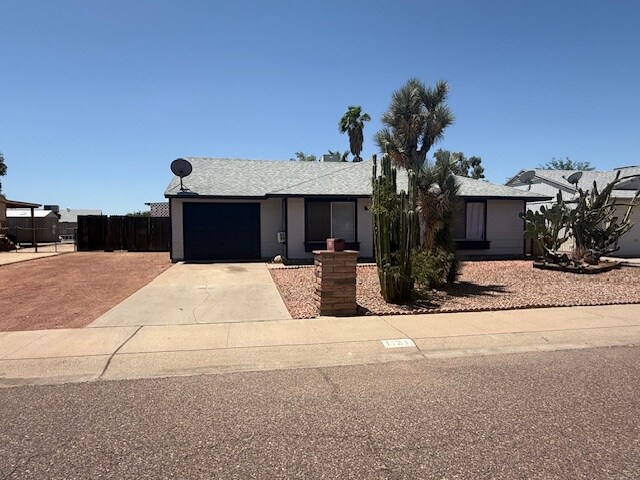 Primary Photo - 1131 W Ross Ave