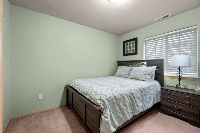 Building Photo - Eastside Olympia 3BD
