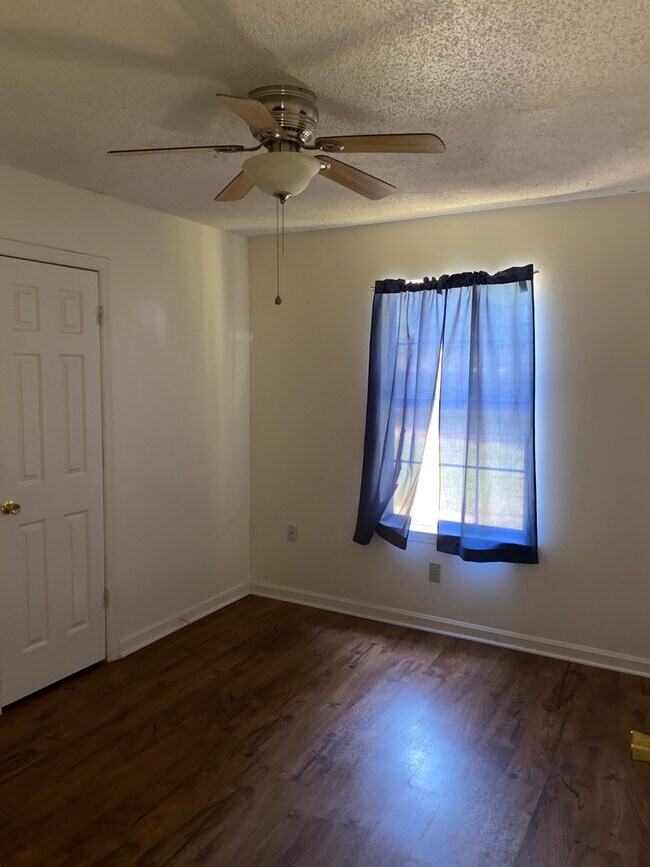 Building Photo - 25 Jefferson Cir