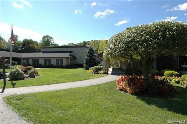 Building Photo - 555 Heritage Hills