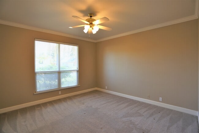 Building Photo - 320 Hartley Dr