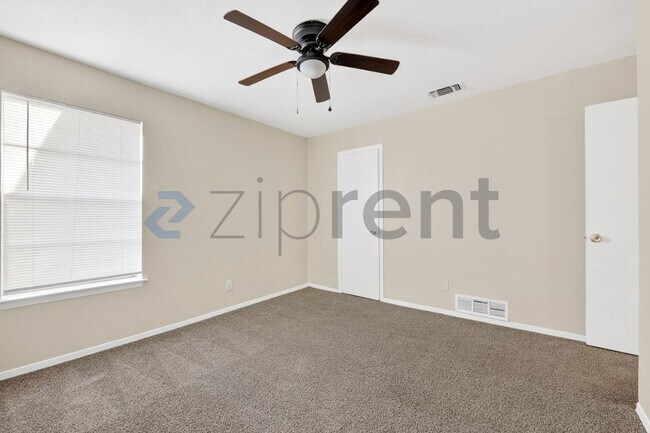 Building Photo - 3225 Crites St