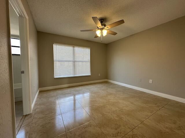 Building Photo - 1540 Lake Crystal Dr