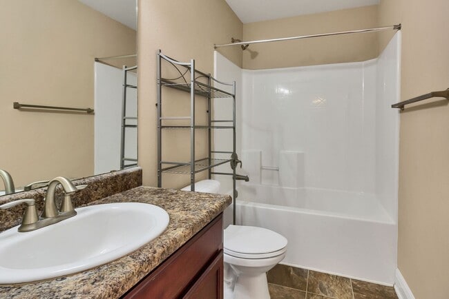 Building Photo - 4 Bedroom in Gulf Breeze!!