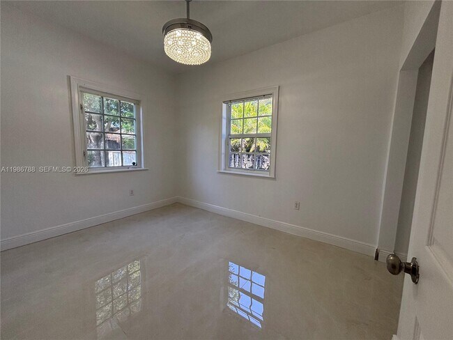 Building Photo - 521 NW 48th St