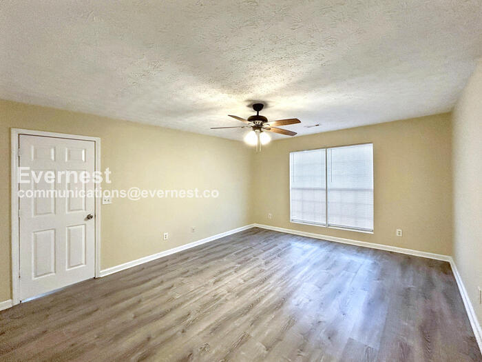 Building Photo - 9151 Clubhouse Dr