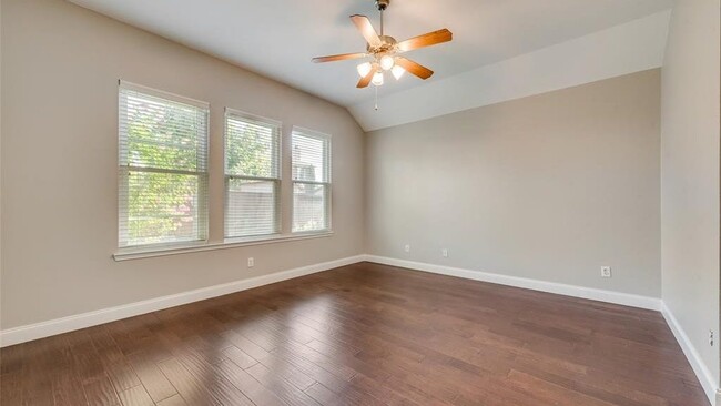 Building Photo - 10733 Vista Heights Blvd