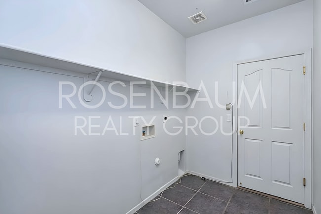 Building Photo - Beautiful 3-bedrooms, 2-baths home nestled...