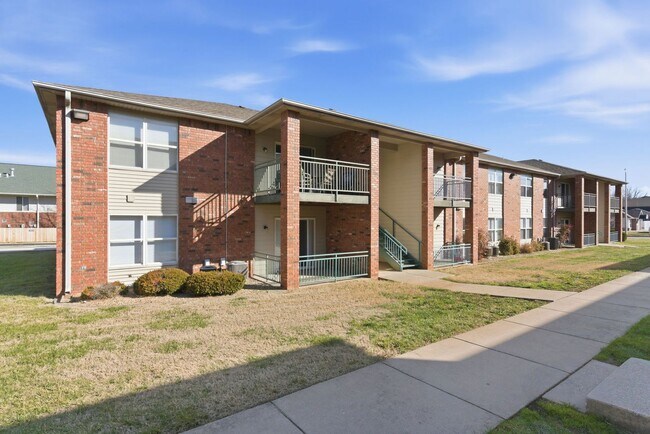 Building Photo - 2835 S Nettleton Ave