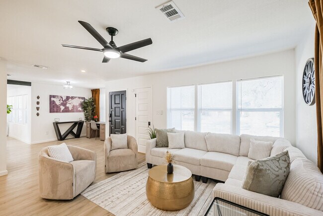 Building Photo - 5021 Libbey Dr