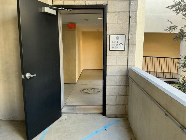 Building Photo - For Lease ~ 1 Bedroom 1 Bath 4th Floor Watermarke Condo in Irvine