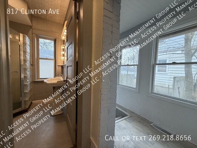 Building Photo - 817 Clinton Ave
