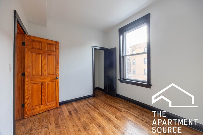 Building Photo - 2842 W Augusta Blvd