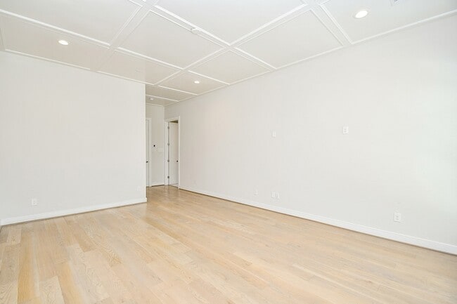 Building Photo - 2315 Peckham St