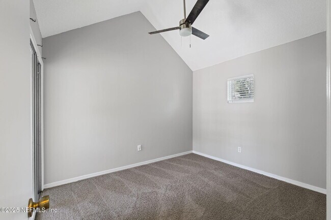 Building Photo - 2300 Twelve Oaks Dr