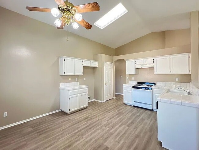 Building Photo - Come check out this beautiful 3 bedroom 2 bath home