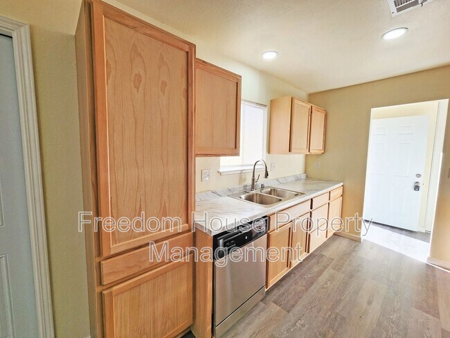 Building Photo - 1930 Kearney St