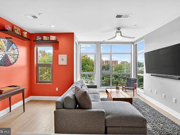 Building Photo - 900 11th St SE