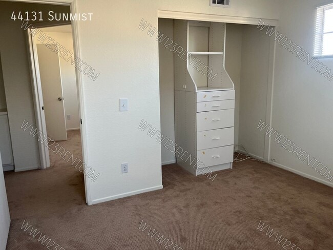 Building Photo - 44131 Sunmist-