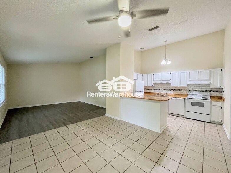 Building Photo - 965 Daniel Maloney Dr
