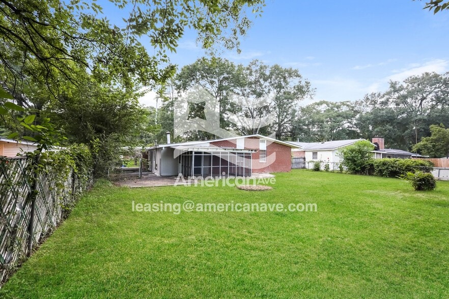 Building Photo - 2410 Broadmoor Dr