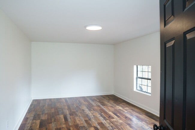 Building Photo - 3BR Home in Shell Point – Sunroom | Garage | Prime Location