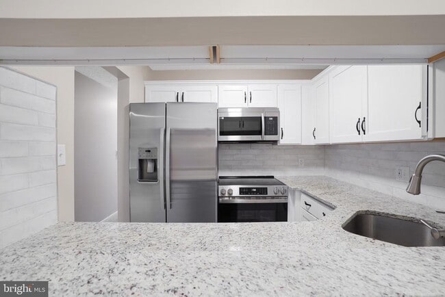 Building Photo - 4420 Aberdeen Dr