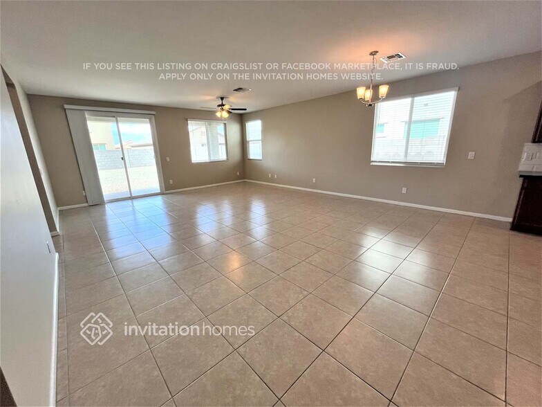 Building Photo - 17816 W Daley Ln