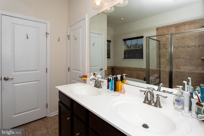 Building Photo - 2515 Baileys Pond Rd
