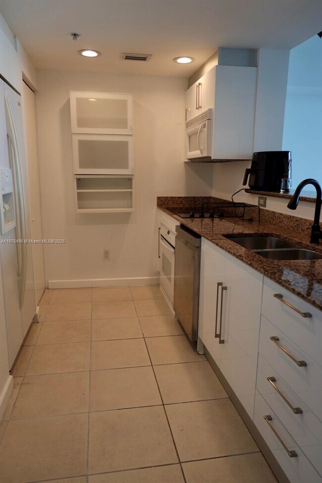 Building Photo - 325 S Biscayne Blvd